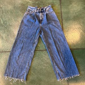 Levi’s Ribcage Pleated Crop Jean